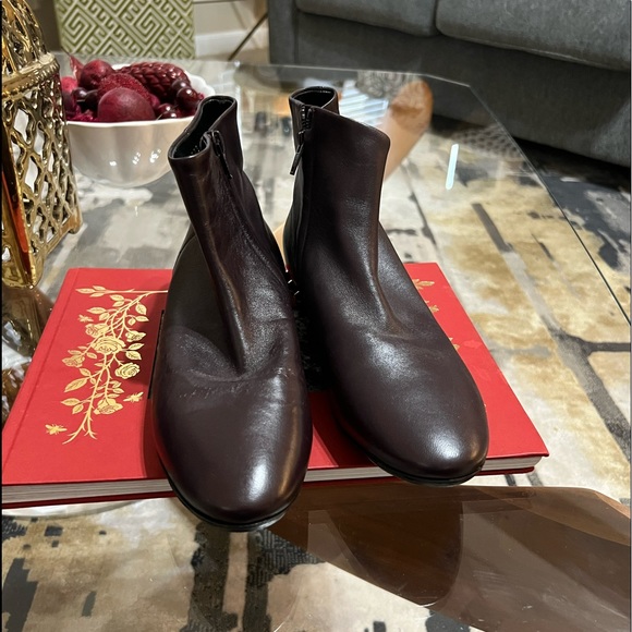 Balenciaga Leather Studded Ankle Boot. Size 40. - Picture 2 of 9